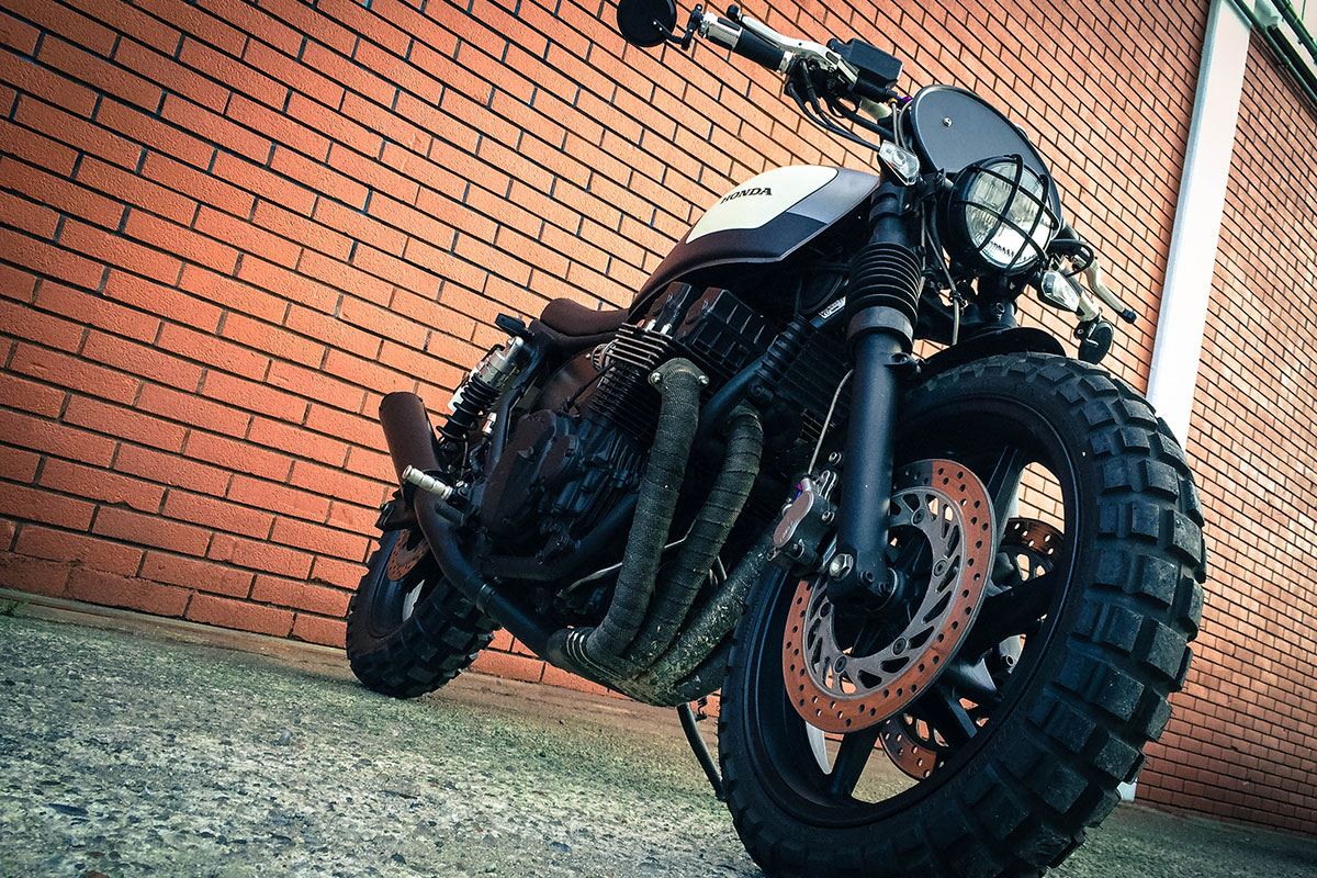 pneumetici tallonati Honda CB 750 brat style