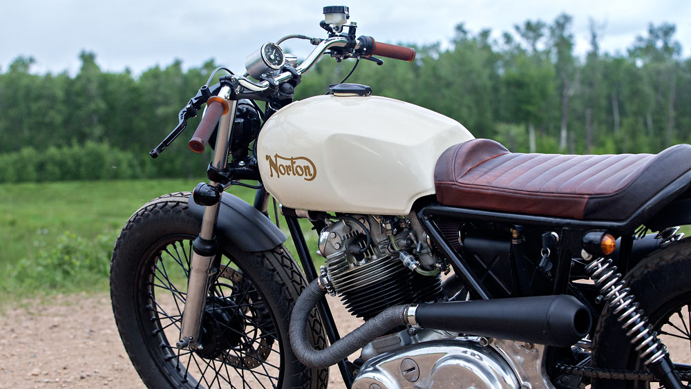 Norton Commando 850 brat style