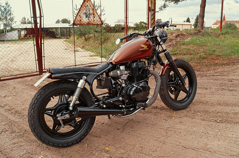 Honda CM400 brat bobber