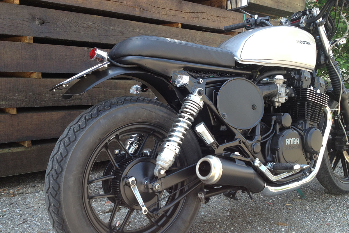 Modifica telaio Honda CB650 Nighthawk con seduta alzata