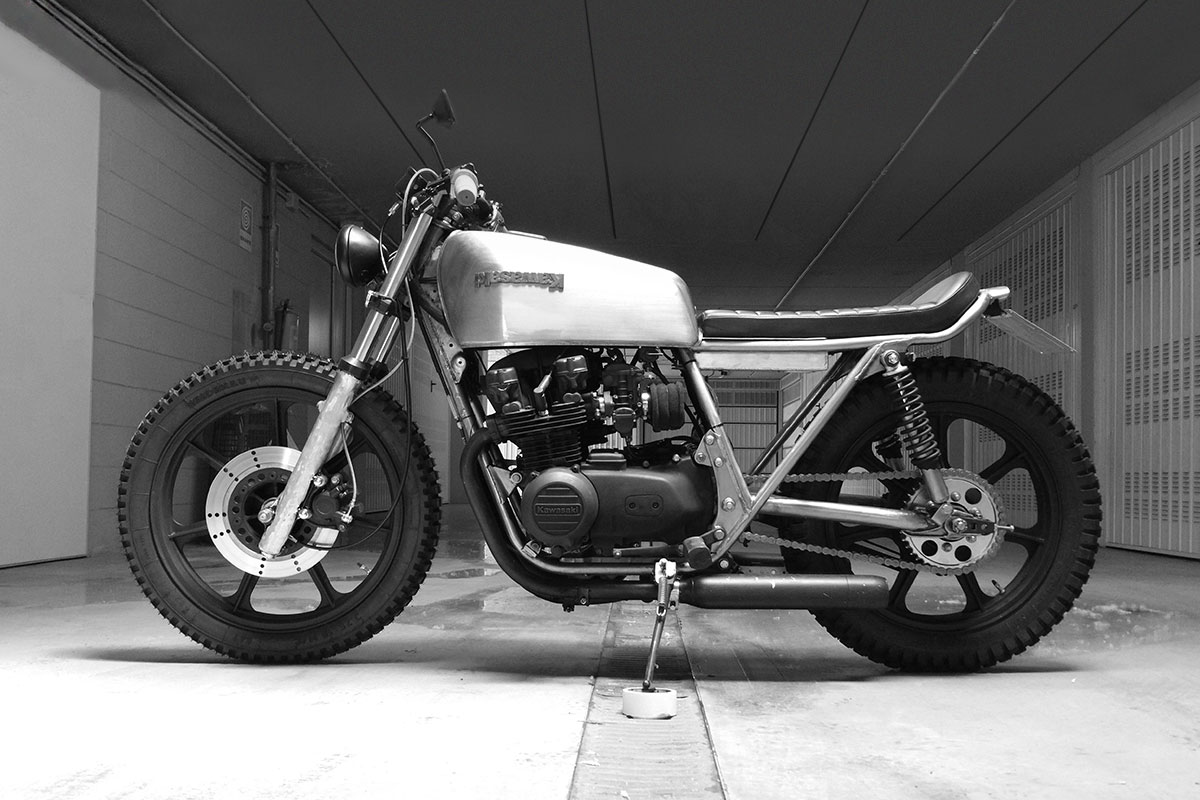 Kawasaki Z400 brat style