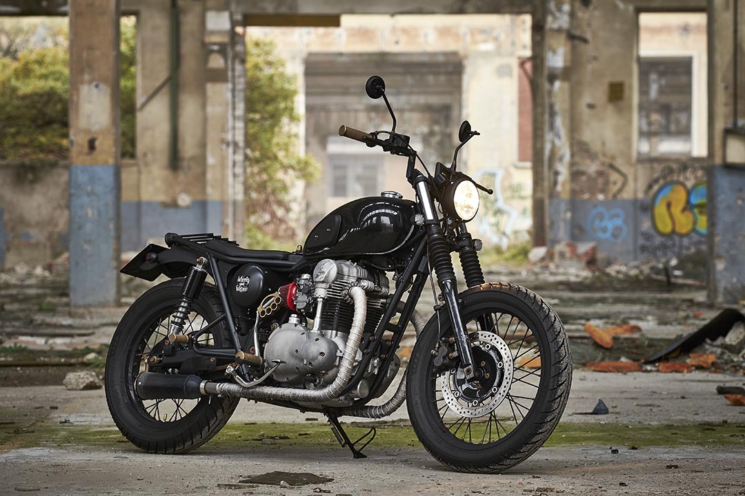 Kawasaki W650 brat style