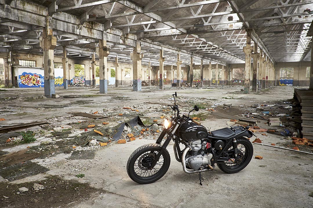 Kawasaki W650 brat style
