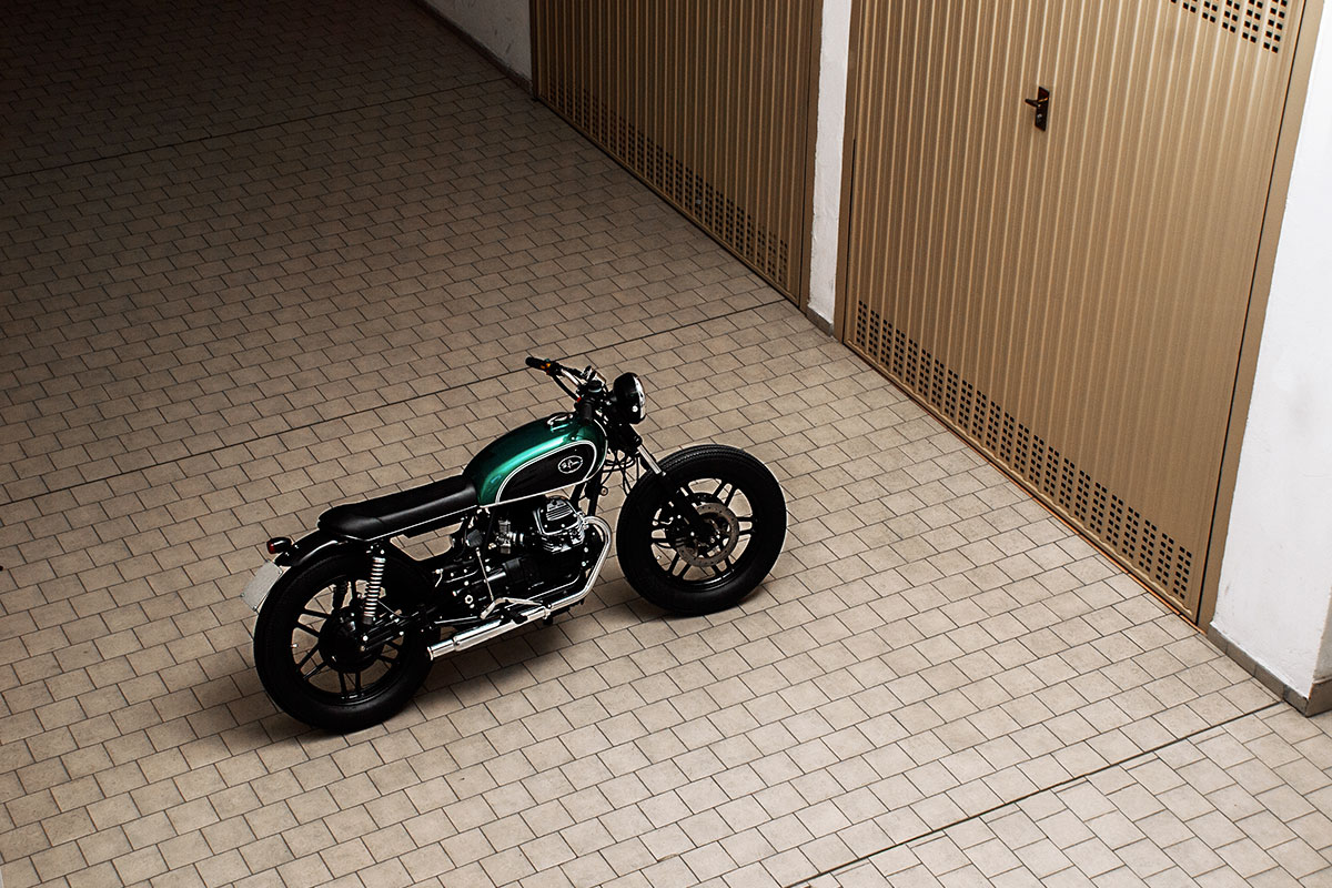 Moto Guzzi V35 brat style