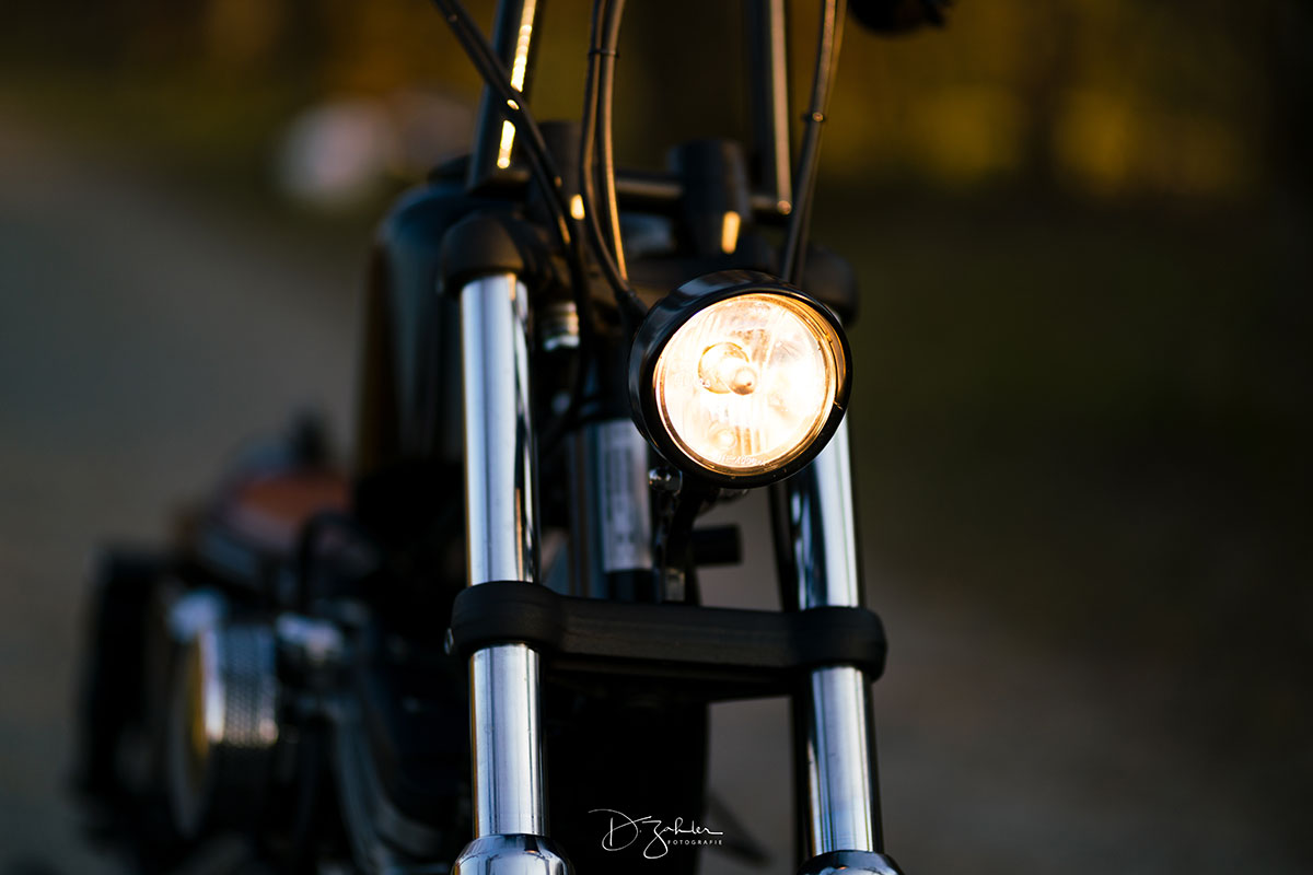 Piccolo faro anteriore di dimensioni ridotte Harley Sportster bobber