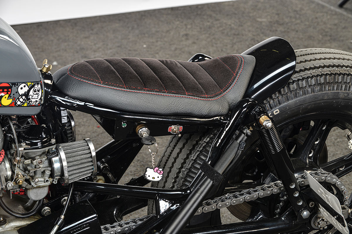 Sella monoposto in similpelle e velluto a coste brat bobber
