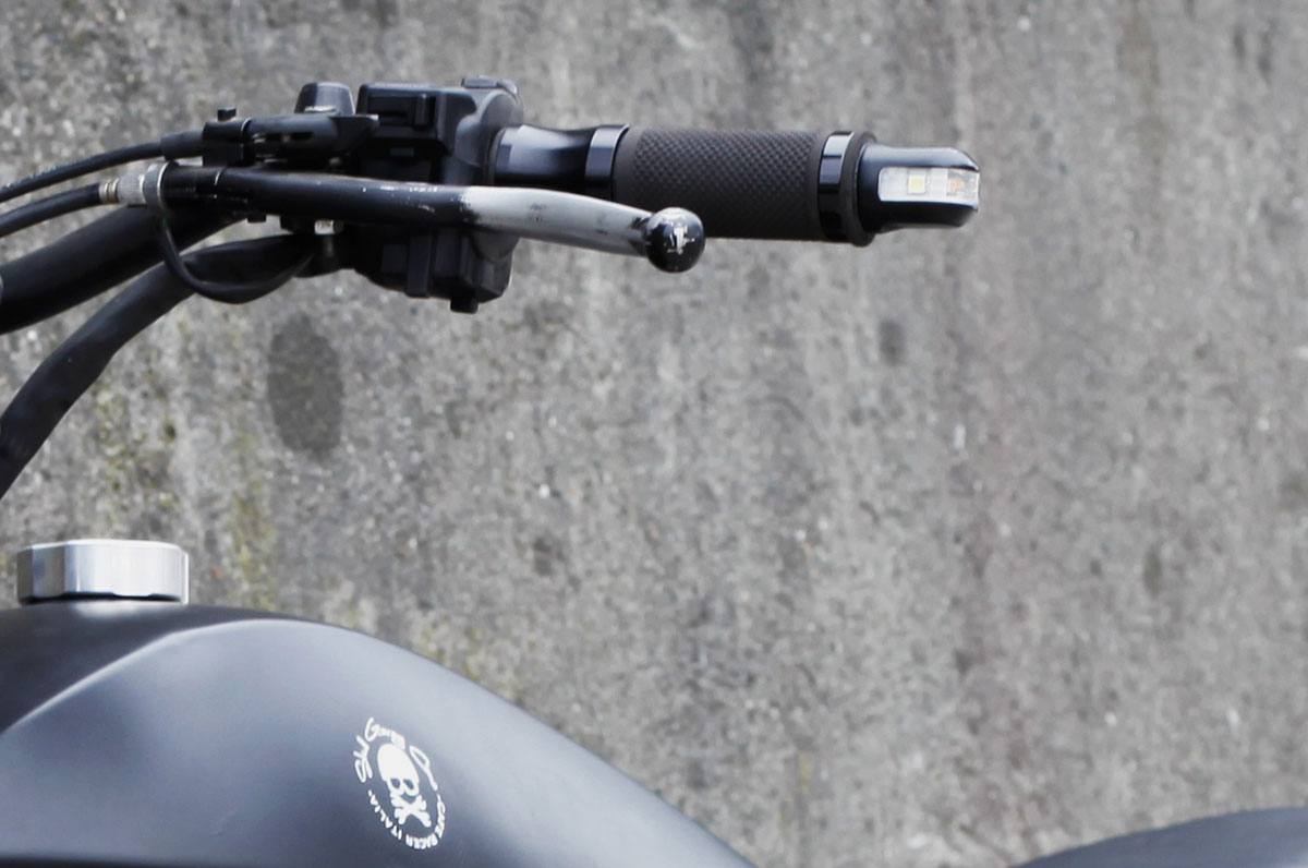 Frecce Honda Dominator brat scrambler