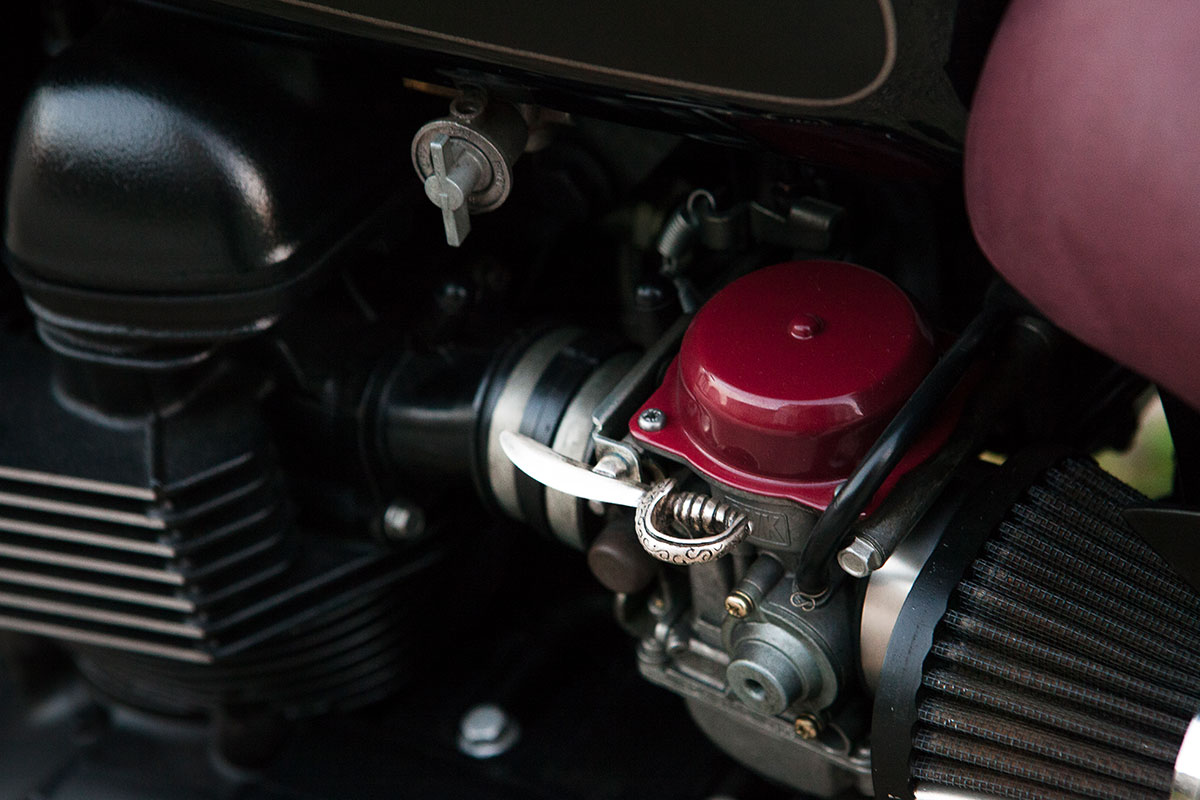 Triumph Bonneville brat café racer